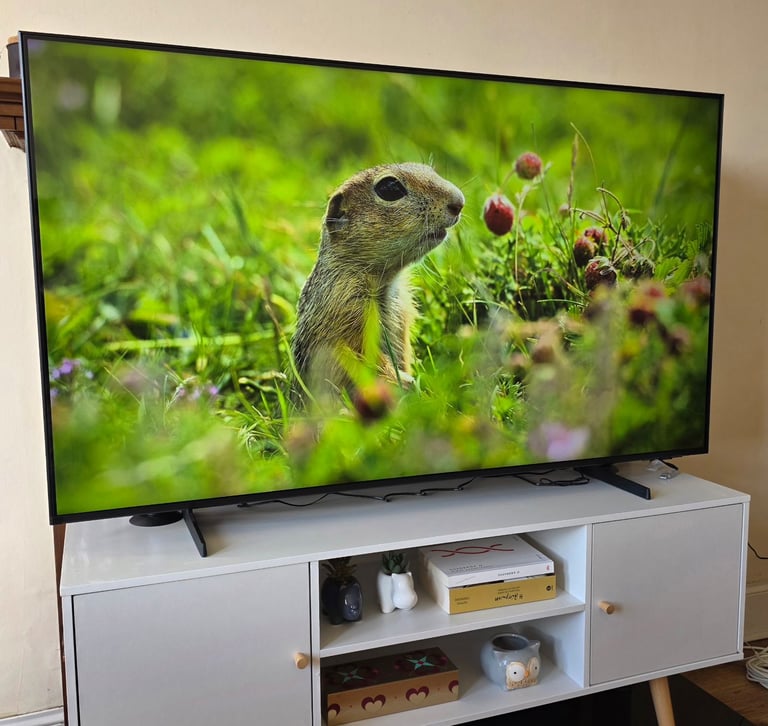 Samsung DU7100 55" Crystal UHD 4K Smart TV (2024) – Excellent Condition, Boxed