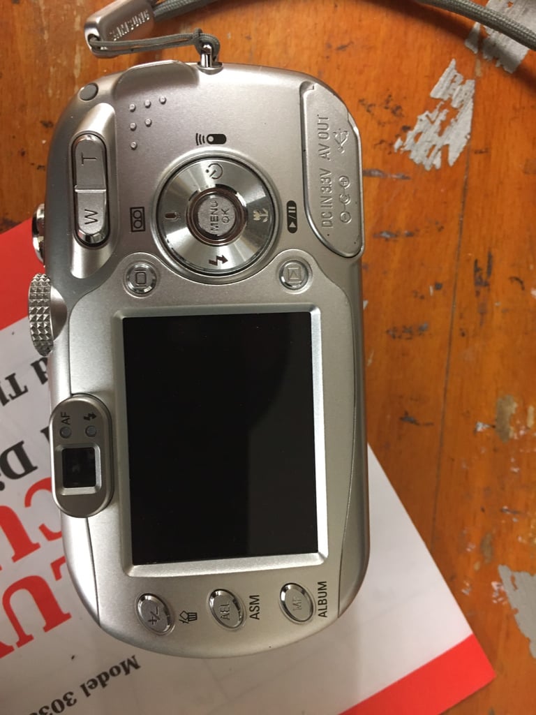 Samsung Digimax V700 V10 camera 