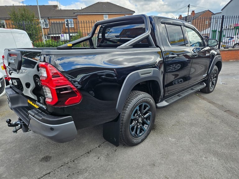 2025 Toyota Hilux INVINCIBLE X 2025 (25)  2000 miles Pick Up Diesel/Ele Automatic
