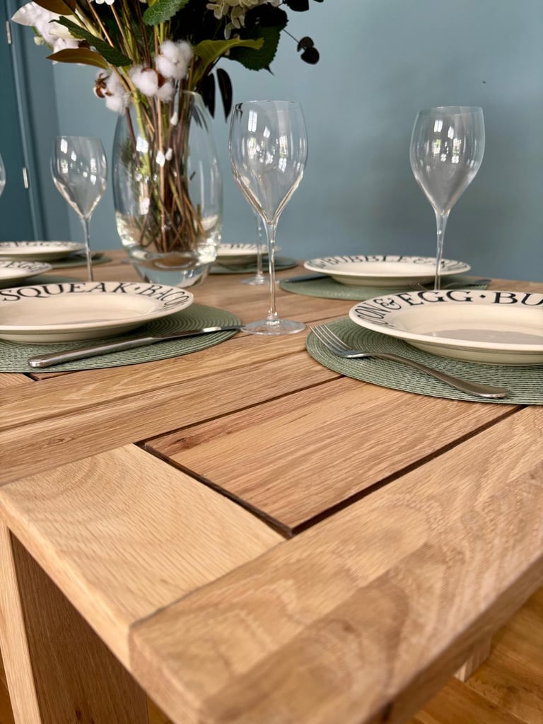 Solid Oak Extendable Dining Table