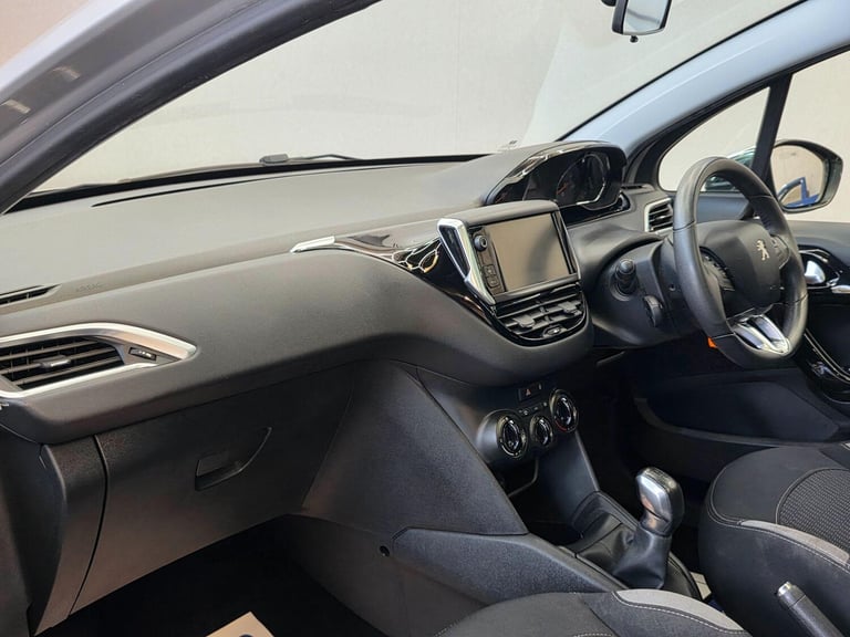 2015 Peugeot 208 1.4 HDi Style Euro 5 5dr HATCHBACK Diesel Manual