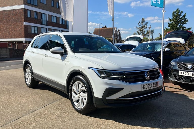 image for  Volkswagen Tiguan 1.5 Tsi Life Suv 5dr Petrol Dsg Euro 6 s/s 150 Ps Petrol