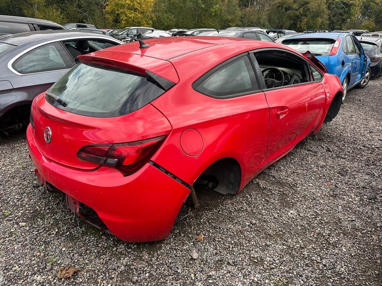 2013 MK6 VAUXHALL ASTRA J RED BREAKING SPARES PARTS