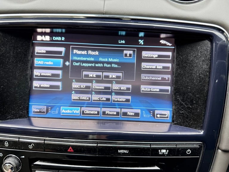 2010 Jaguar XJ 3.0d V6 Premium Luxury 4dr Auto SALOON DIESEL Automatic