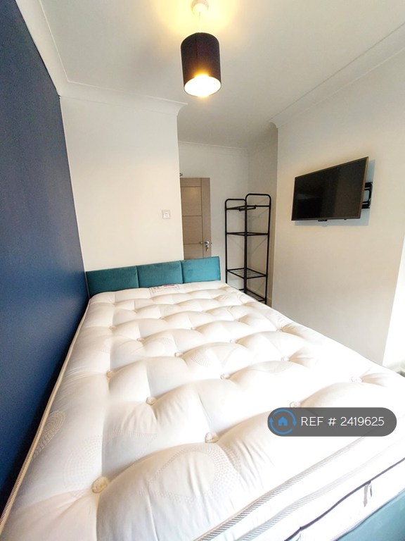1 bedroom in Institute Road, Chatham, ME4 (#2419625)