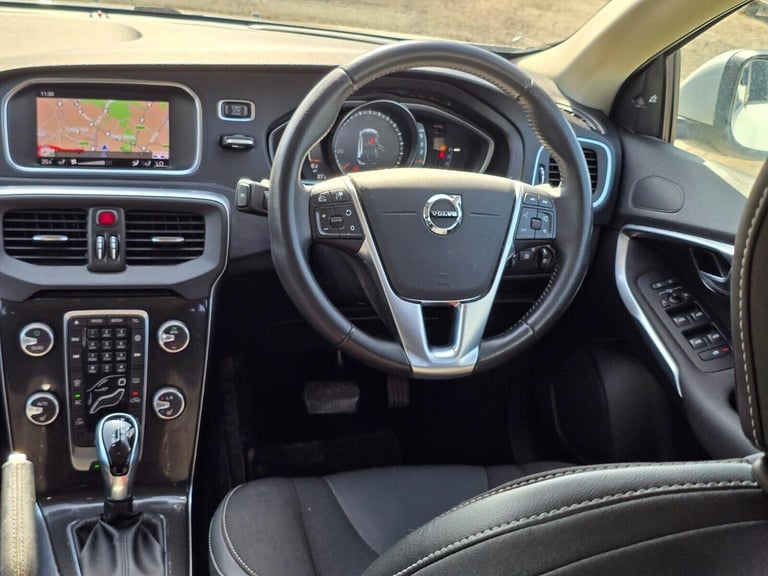2019 Volvo V40 2.0 D2 Momentum Edition Auto Euro 6 (s/s) 5dr Hatchback Diesel Automatic