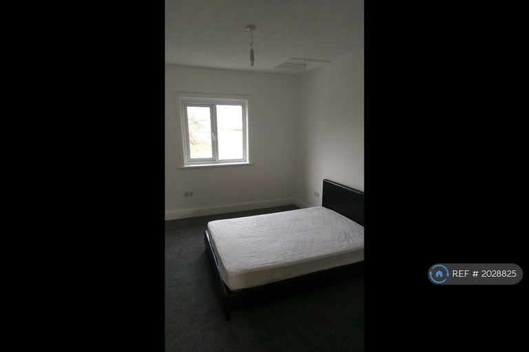 2 bedroom flat in Highfield Road, Widnes, WA8 (2 bed) (#2028825)