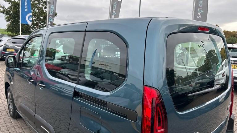 2025 Citroen Berlingo 1.5 BlueHDi 130ps Plus [5 seat] EAT8 WINDOW VAN DIESEL Automatic