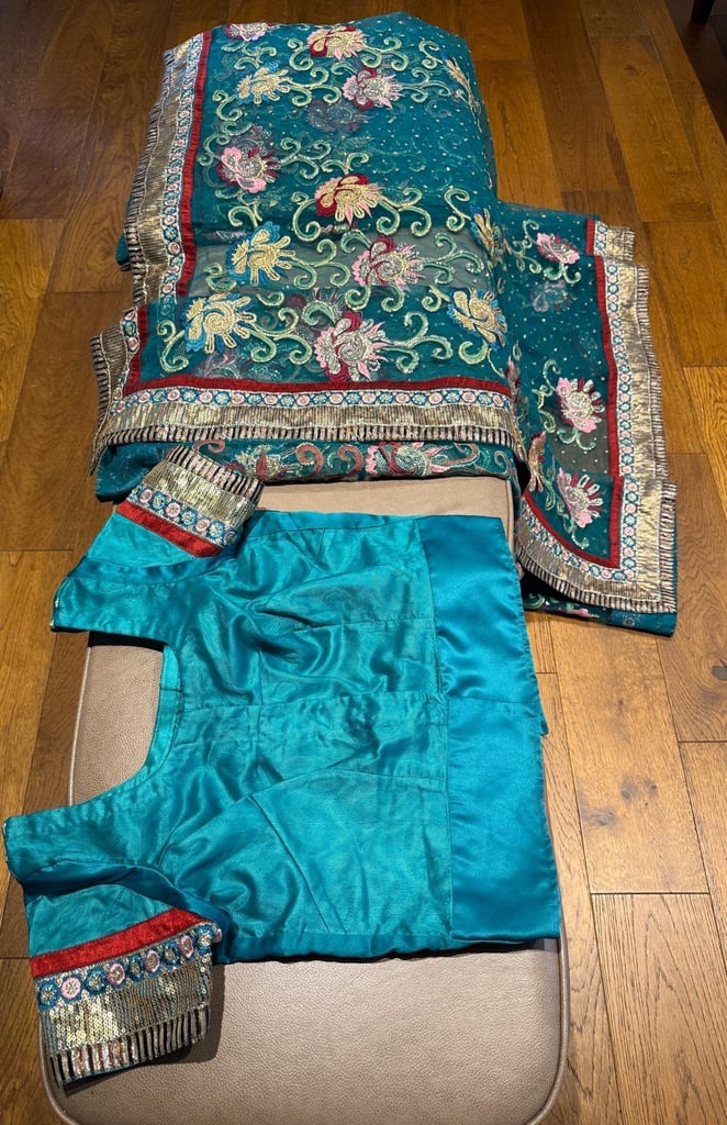 Stunning Green Saree. (Top would fit size 10-12)
