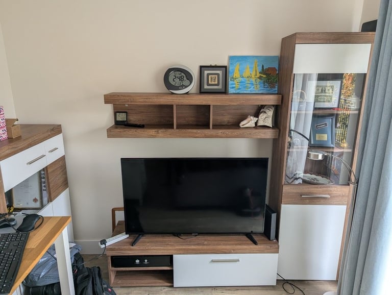 Living Room furniture set+ Samsung TV