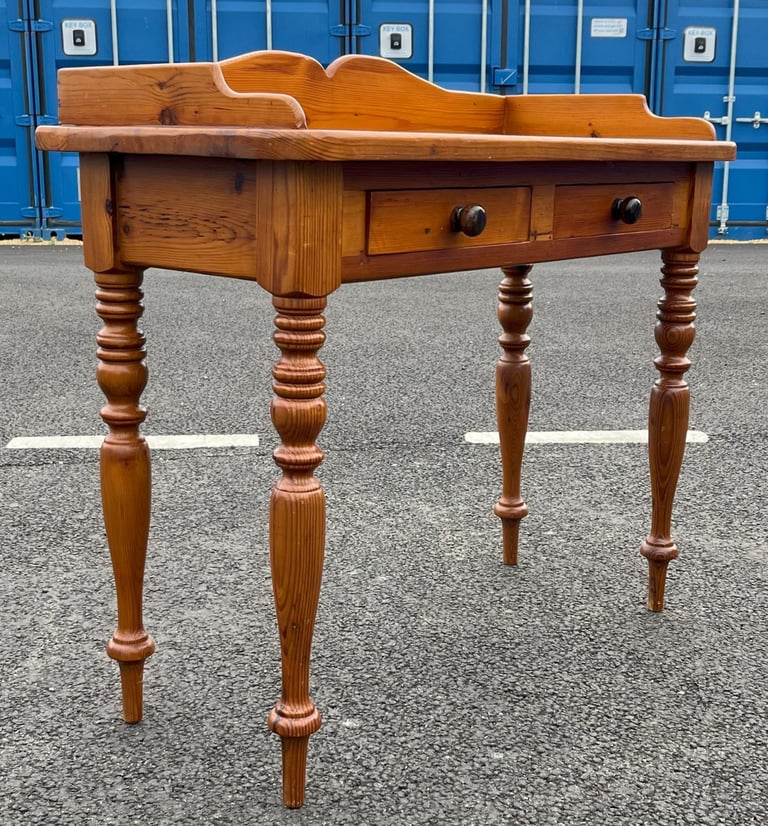 image for A QUALTY OREGON SOLID PINE CONSOLE TABLE