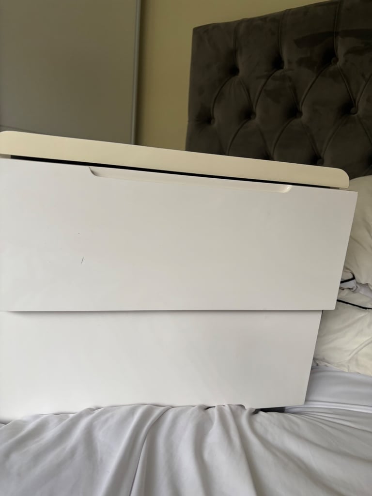Free bedside table Ikea 