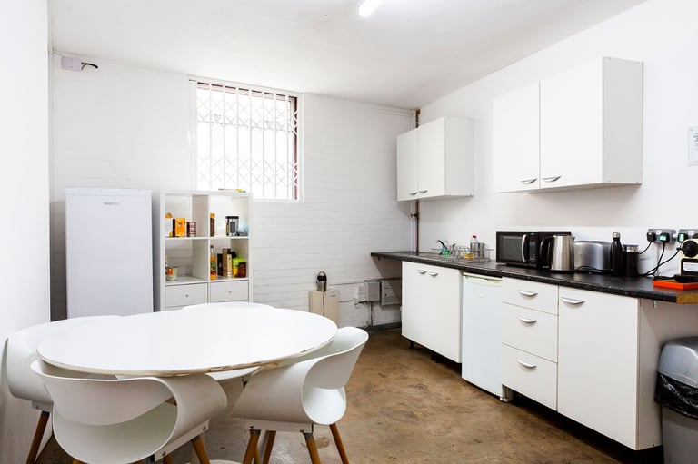 Desk space(s) available in Spike Island Artspace, Bristol BS1  - From £190! (inc VAT)