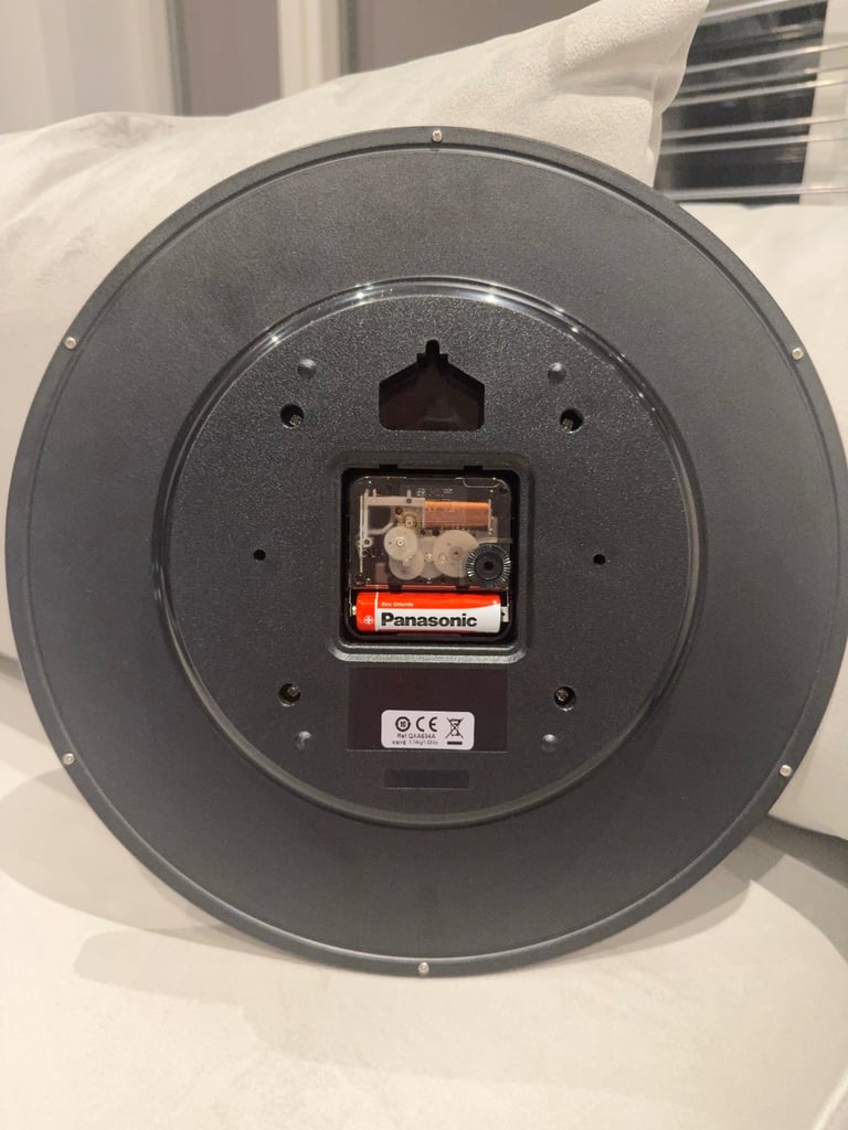 SEIKO Silver Wall Clock ( in Barking Riverside)