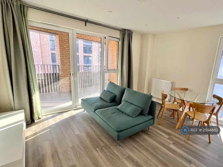 2 bedroom flat in Forest Road, London, E17 (2 bed) (#2594883)