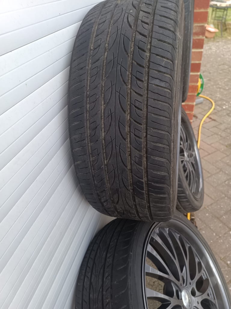 4 Hyperion wheels / tyres