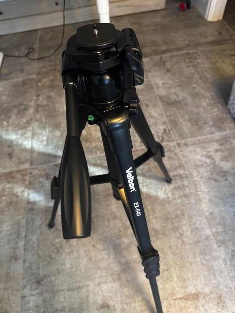 Velbon ex-640 Tripod (RRP £120)