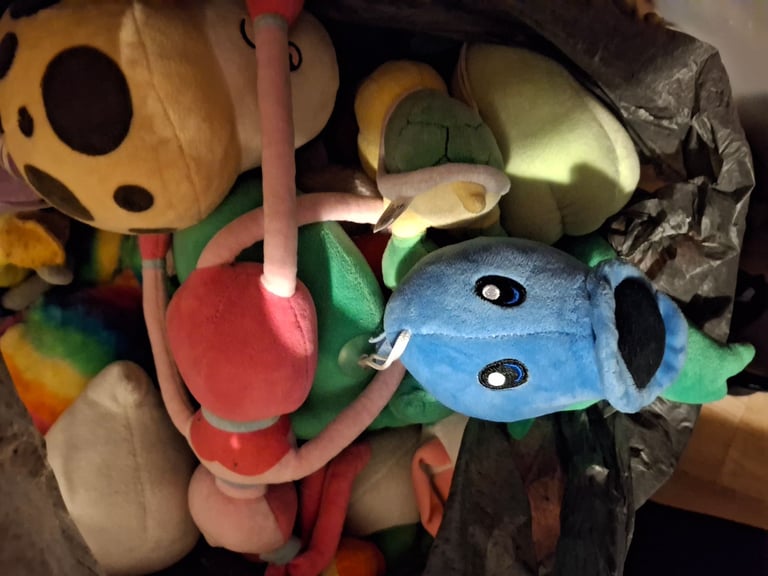 Bag of mixed plushies