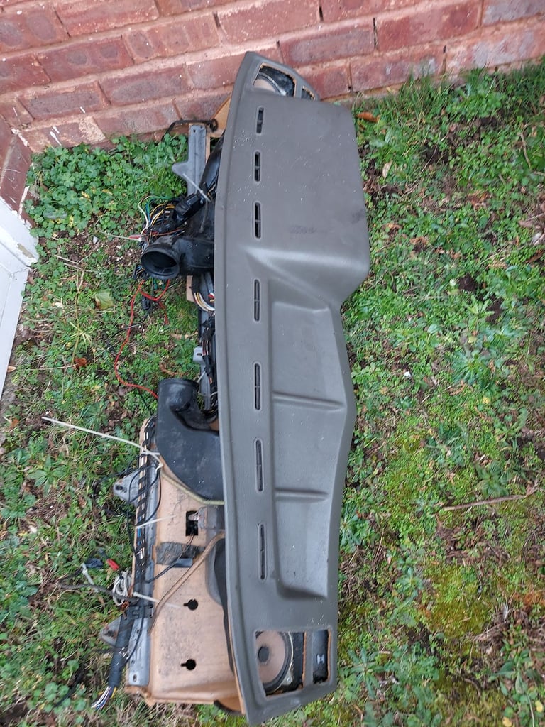 MK2 VAUXHALL ASTRA DASHBOARD & CENTRE CONSOLE- MK2 ASTRA 3DR SXI INTERIOR