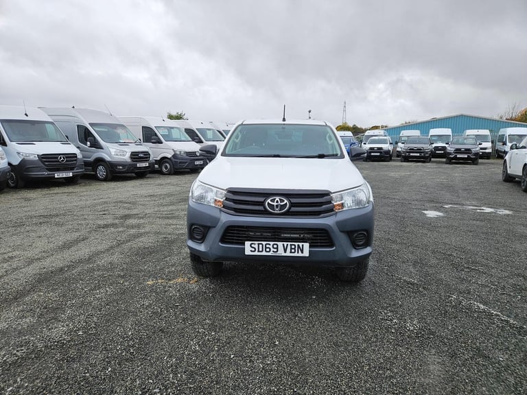 2019 ON A 69 TOYOTA HILUX ACTIVE D-4D 4WD 2.4 150BHP D/CAB PICKUP ULEZ FREE ZONE