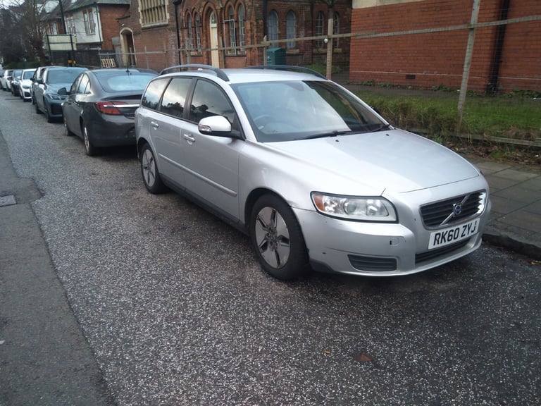 Volvo v50 Estate 1.6 Tdi sliver 2010 breaking for parts 