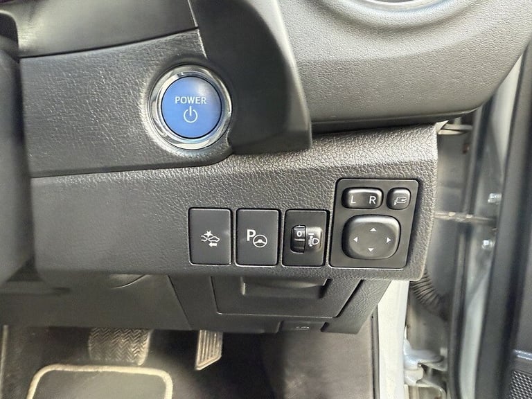 2018 Toyota Auris 1.8 Hybrid Design TSS 5dr CVT [Nav] HATCHBACK PETROL/ELECTRIC Automatic