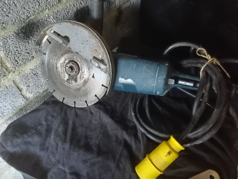 image for Disc cutter grinder Bosch 110volt with 9 inch cutting blade and guard and spanner vgc gwo 