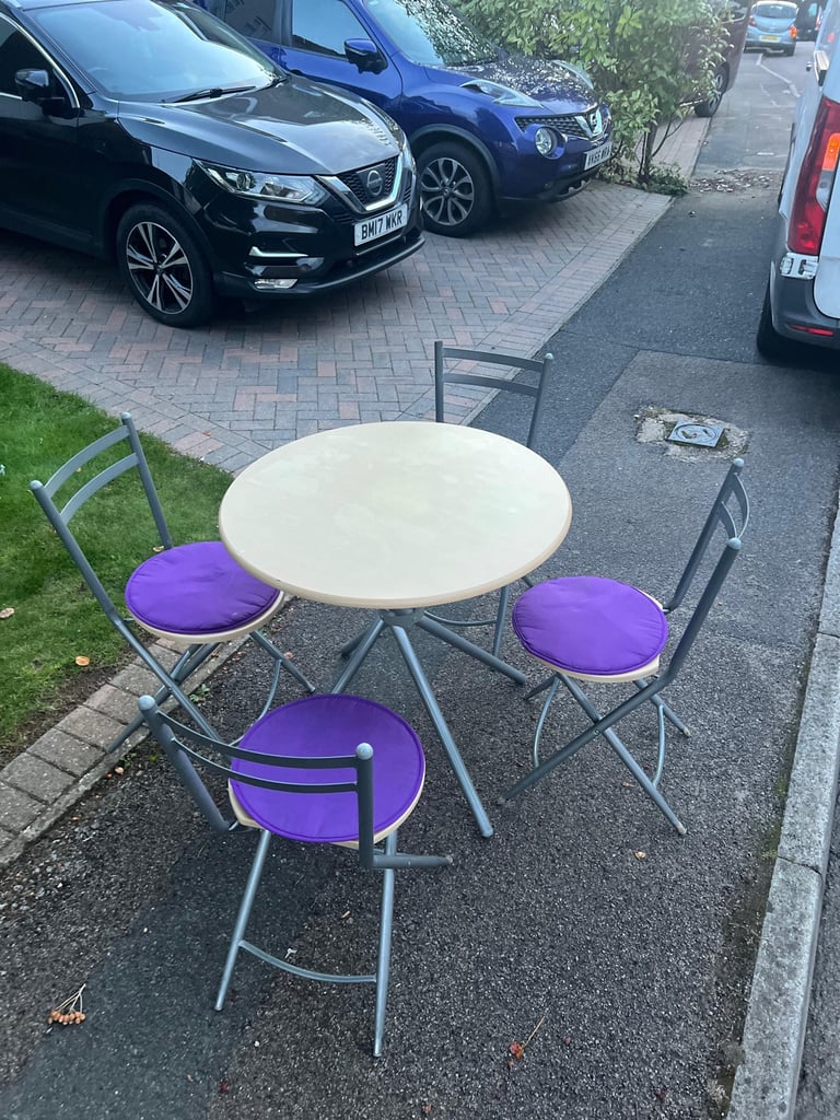 Dining table with 4x chairs for £75(Free delivery)