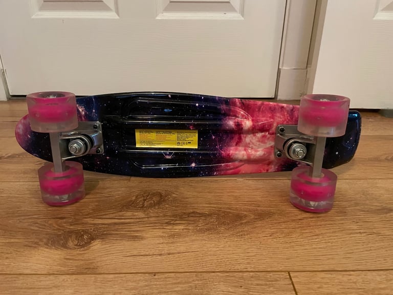BELEEV 22 inch Skateboard for Kids Boys Girls Beginners