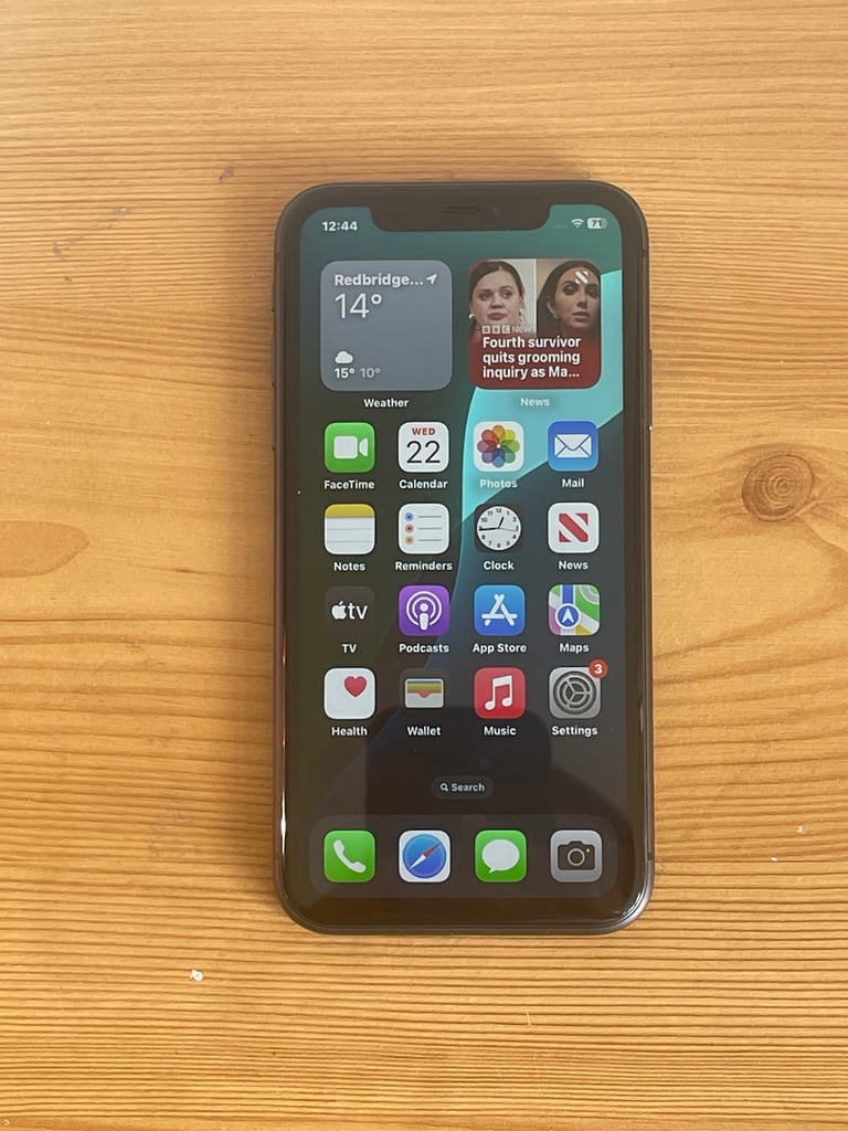 iPhone 11 in good condition (64 GB) unlocked