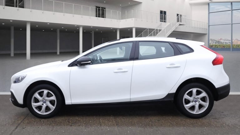 2015 Volvo V40 D2 [120] Cross Country SE Nav 5dr ++ SAT NAV / DAB / 20 TAX / ULEZ ++  HATCHBACK D...