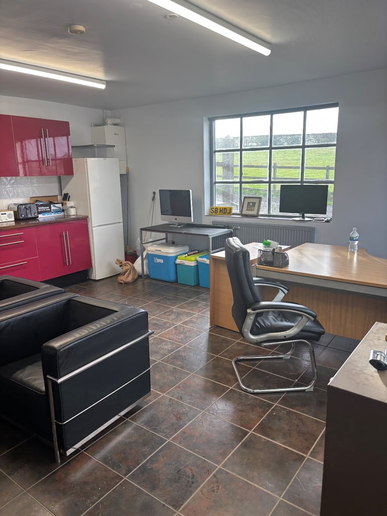 Office to Rent ( also yard space available different size lots 