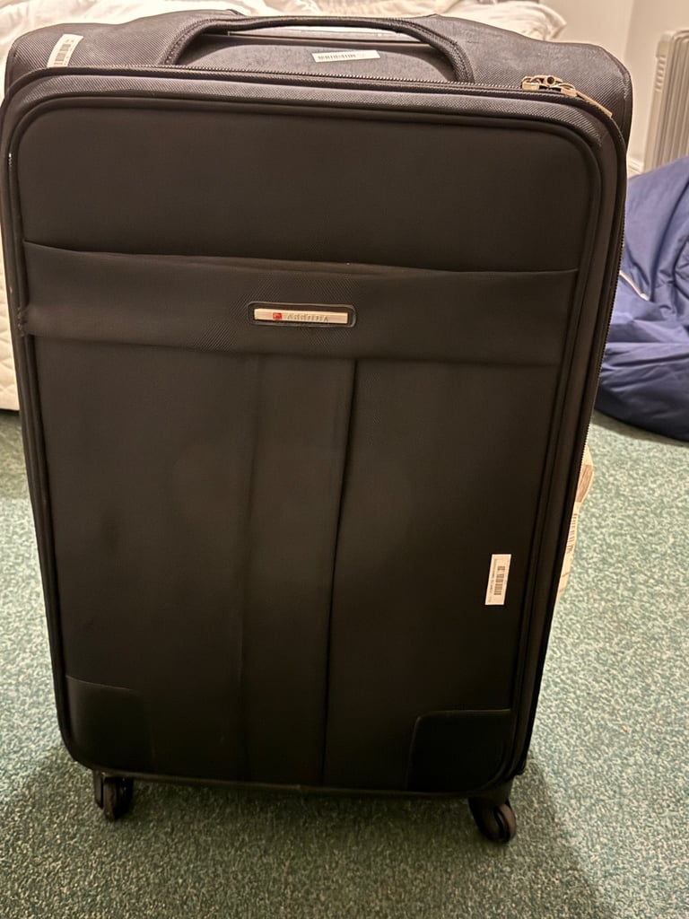 Assoda Large Black Suitcase – Excellent Condition