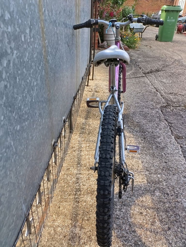 RALEIGH KRUSH24(PINK/SILVER) 24 INCH WHEEL CHILDS BIKE,SOLID KICK STAND,ALLOYBRAKES+LEVERS