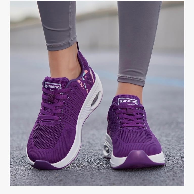 Wide fit trainer ( brand new,size 4h