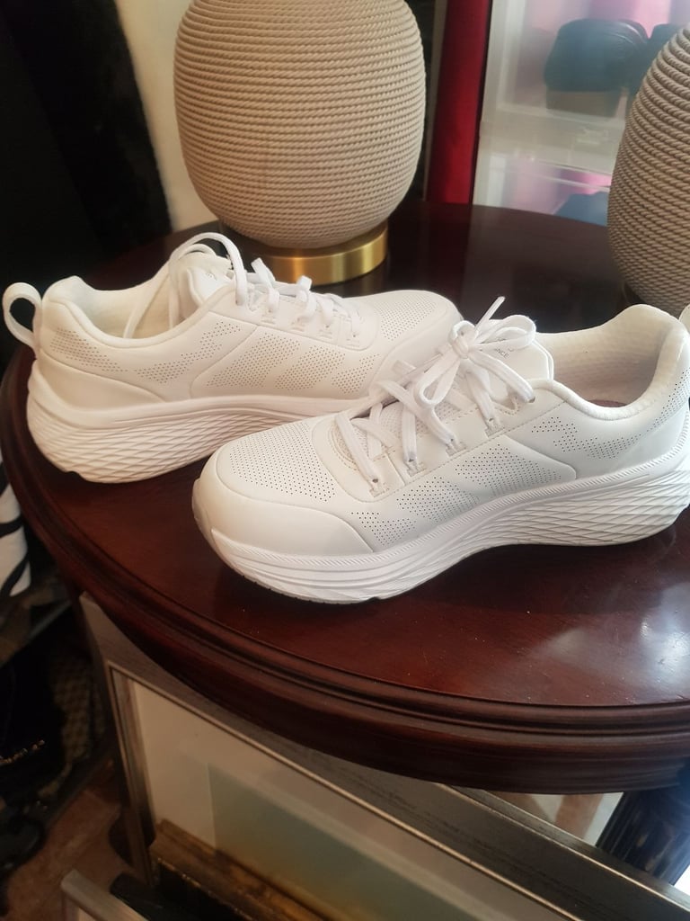 Sketchers trainers size 31/2to4