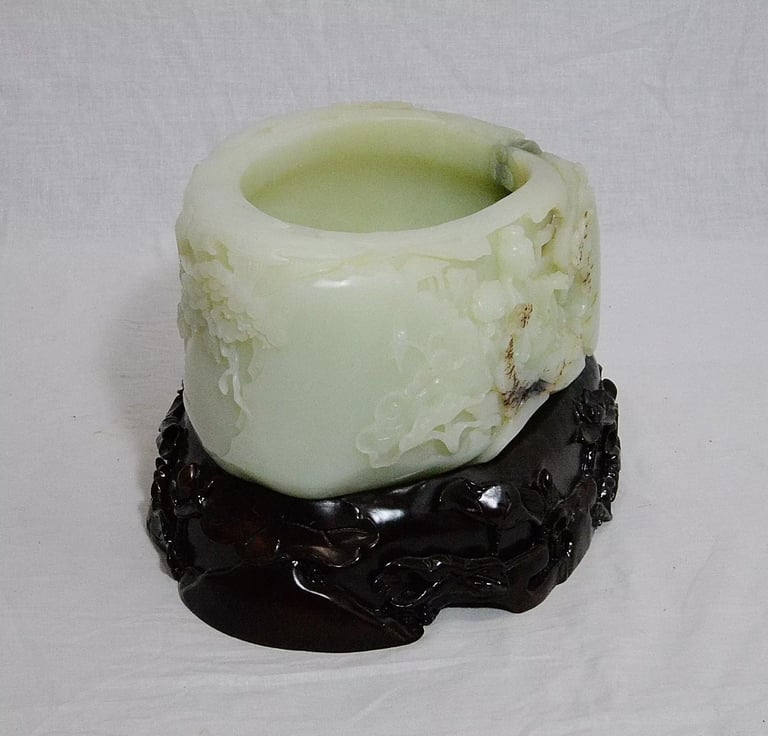 Large Well Hand Carved Chinese He-Tian White Jade Brush Washer