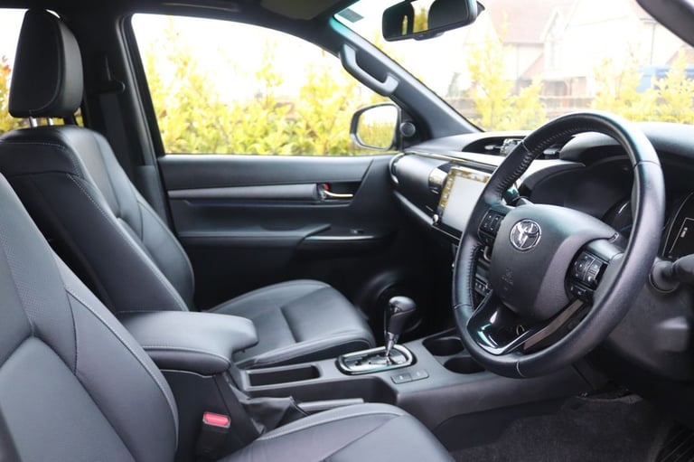 2023 Toyota Hilux 2.8 D-4D Invincible X Pickup Double Cab 4dr Diesel Auto 4WD Euro 6 (s/s) (2 PIC...