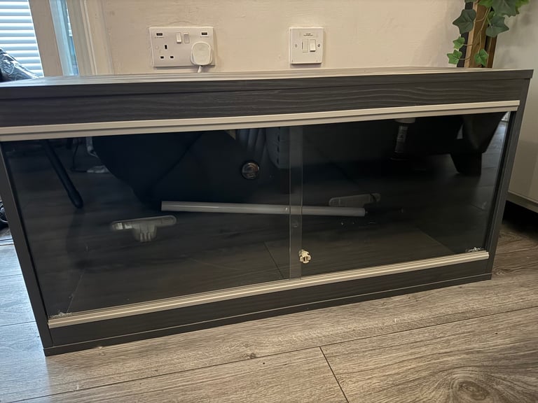Vivarium reptile home