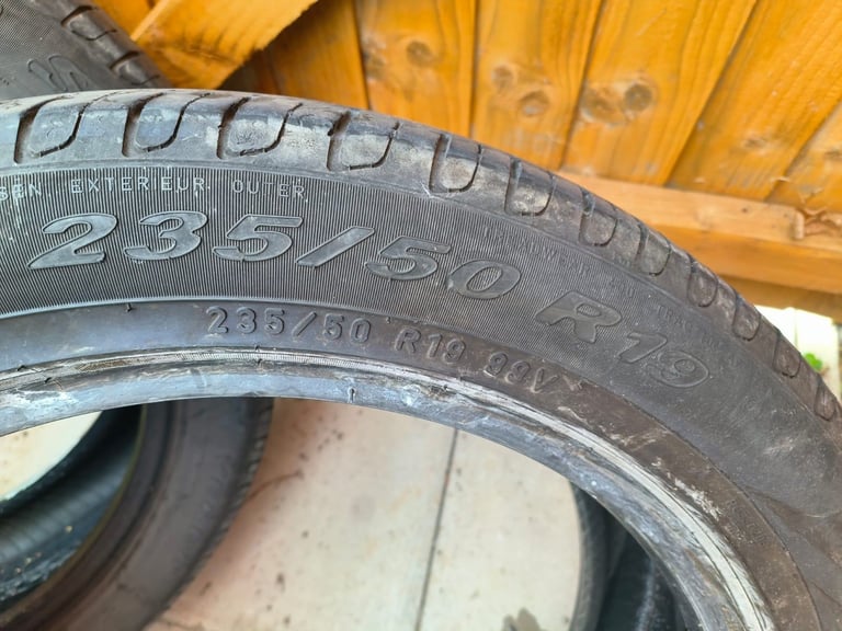 2x pirelli scorpion Tyres 235 50 19 
