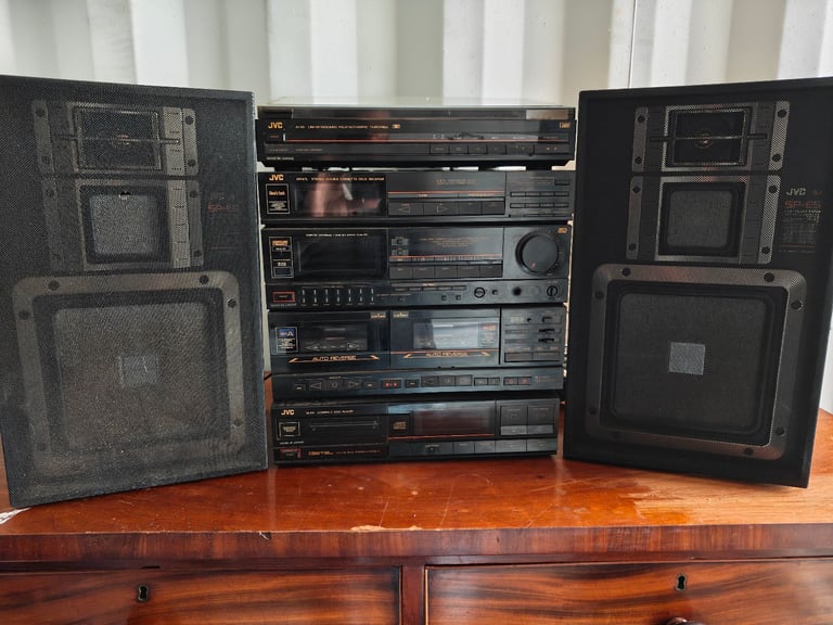 JVC stereo system with speakers 