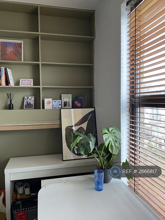 3 bedroom flat in Haringey, London, N4 (3 bed) (#2666817)