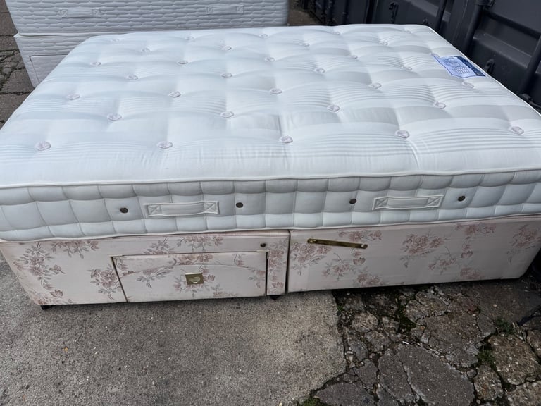 Hyponus Doube Bed and Mattress 