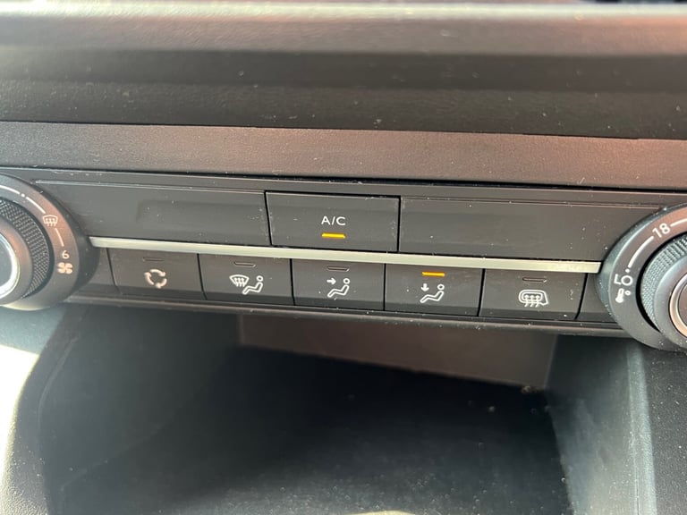 VAUXHALL COMBO-E 2300 100kW 50kWh DYNAMIC AUTOMATIC L1 VAN 71 REG 12,800 MILES