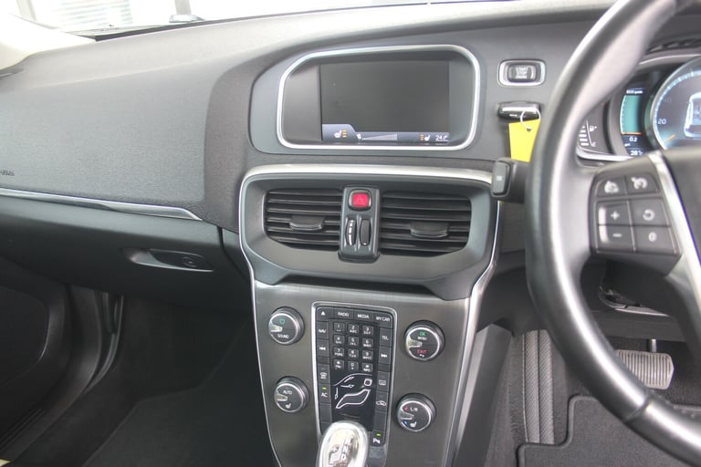 2013 Volvo V40 D3 Cross Country Lux Nav Geartronic HATCHBACK Diesel Automatic