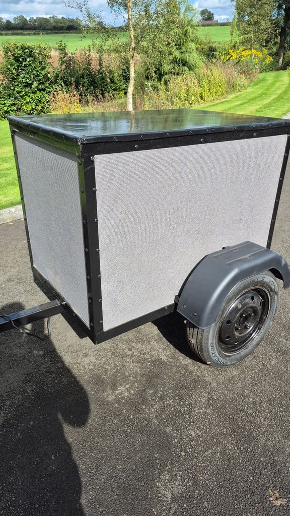 Dog trailer 