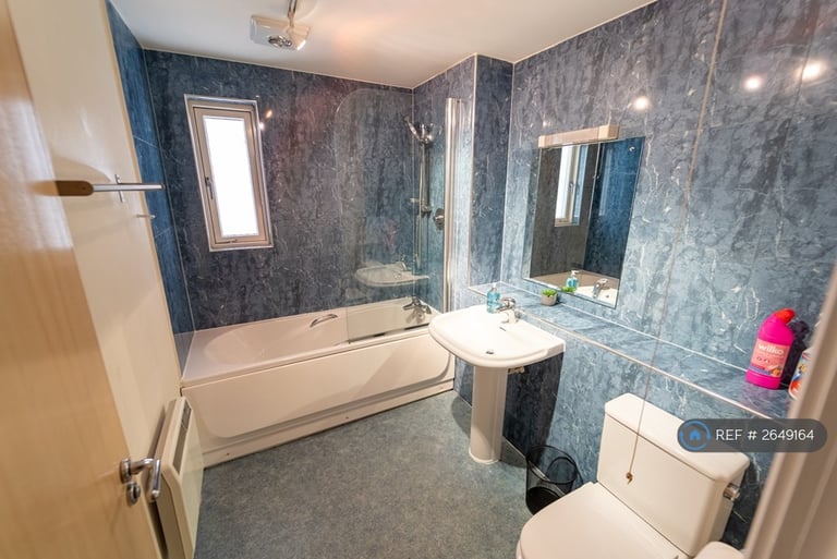 3 bedroom flat in The Mailbox, Birmingham, B1 (3 bed) (#2649164)