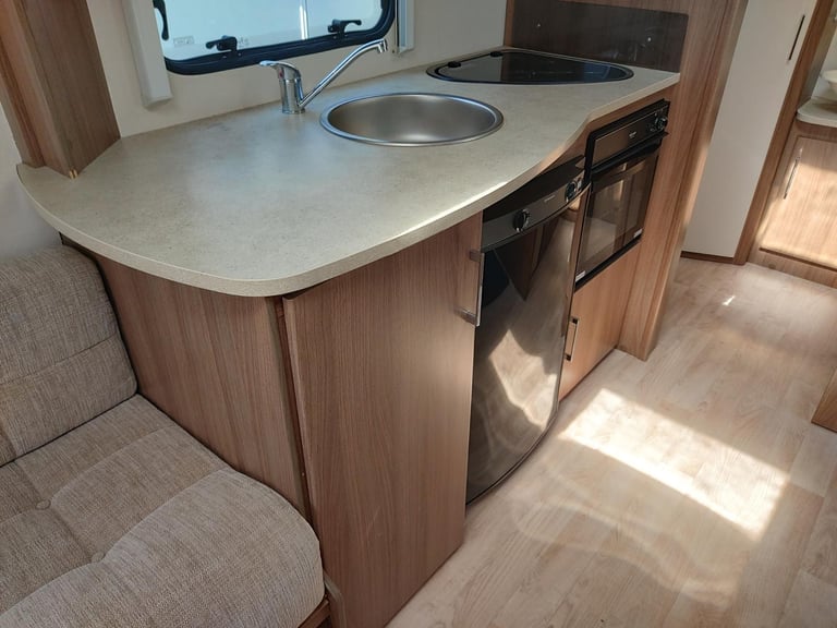 2016 Lunar Venus 460 2 Berth End Washroom Caravan