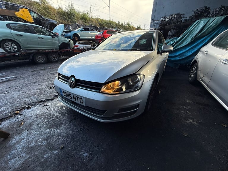 VW GOLF 2015 1.6 DIESEL BREAKING FOR PARTS