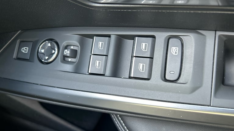 2025 Peugeot 5008 1.2 Hybrid 136 GT 5dr e-DSC6 Petrol Estate Estate Petrol Automatic